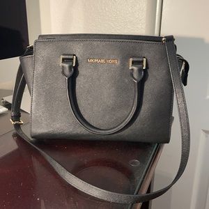 Michael Kors Selma Black Crossbody bag!